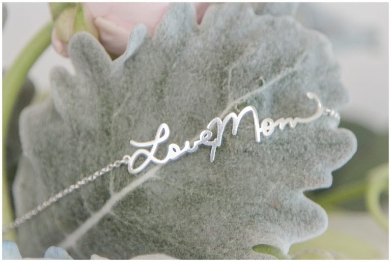 love mom necklace